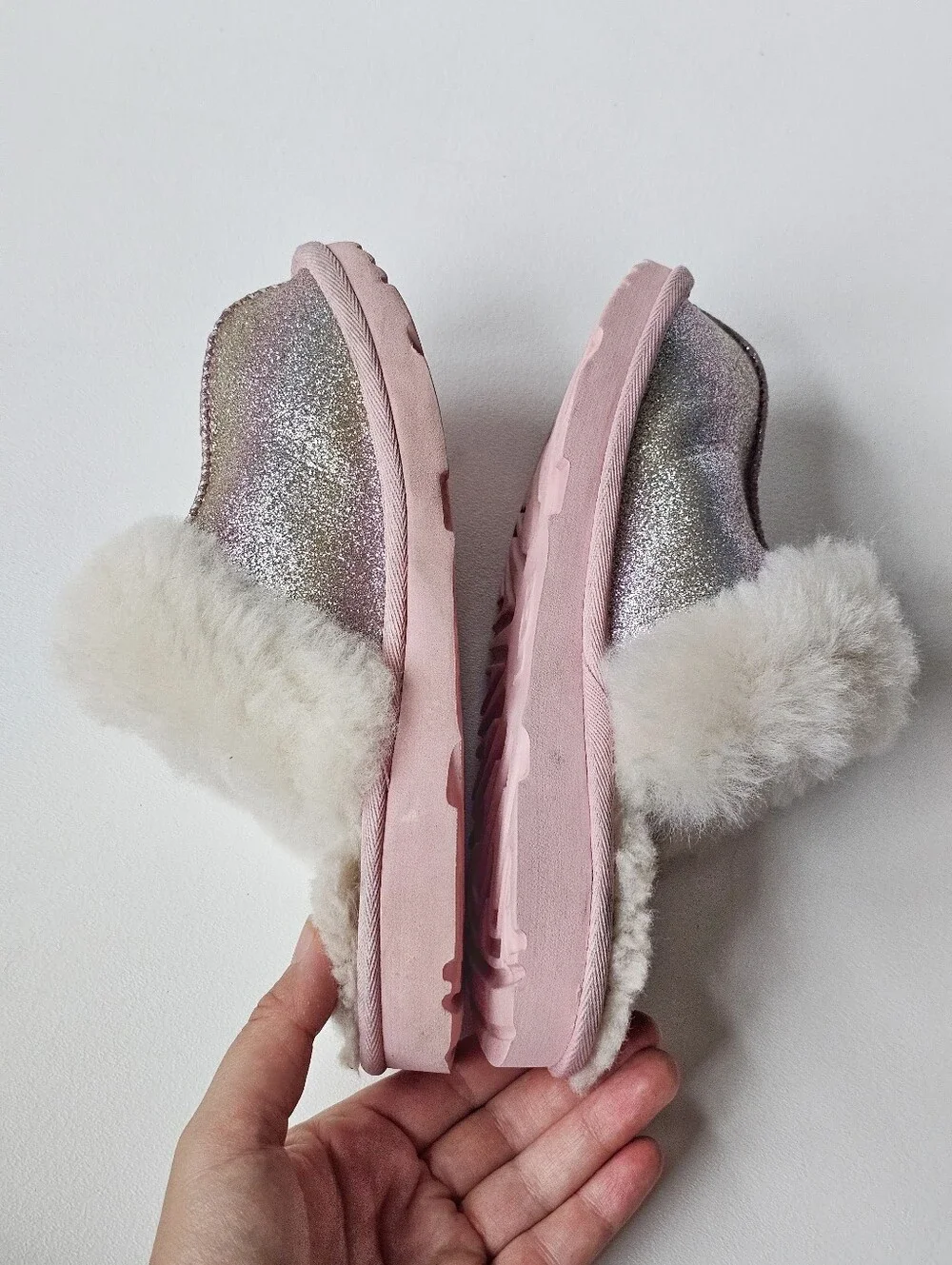 UGG Kids Cozy Glitter Slip On Slippers Pink Sparkle Sheepskin Size 2